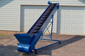 Incline Conveyor - Also called an Elevator Conveyor, this machine is designed to lift soil quickly and quietly for filling putting machines, soil hoppers, mobile hoppers and trucks. Available in multiple lengths and comes standard with height adjustability.